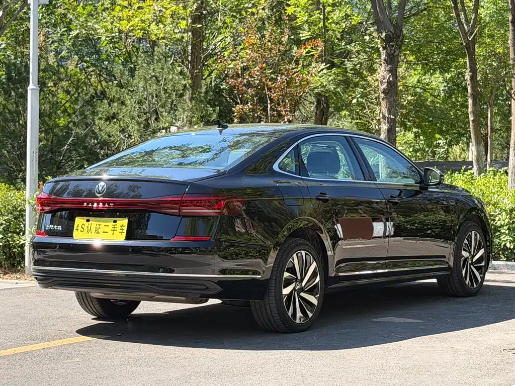 Volkswagen Passat — фото 19