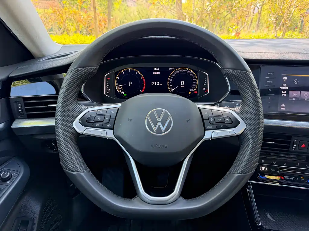 Volkswagen Passat — фото 8