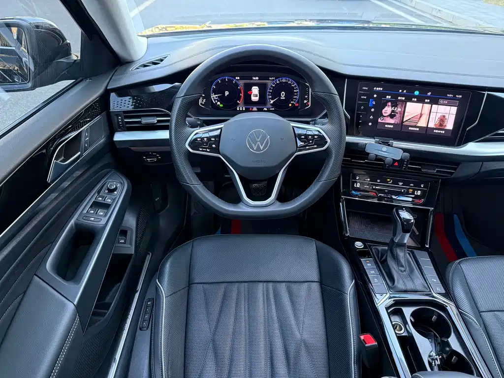 Volkswagen Passat — фото 11