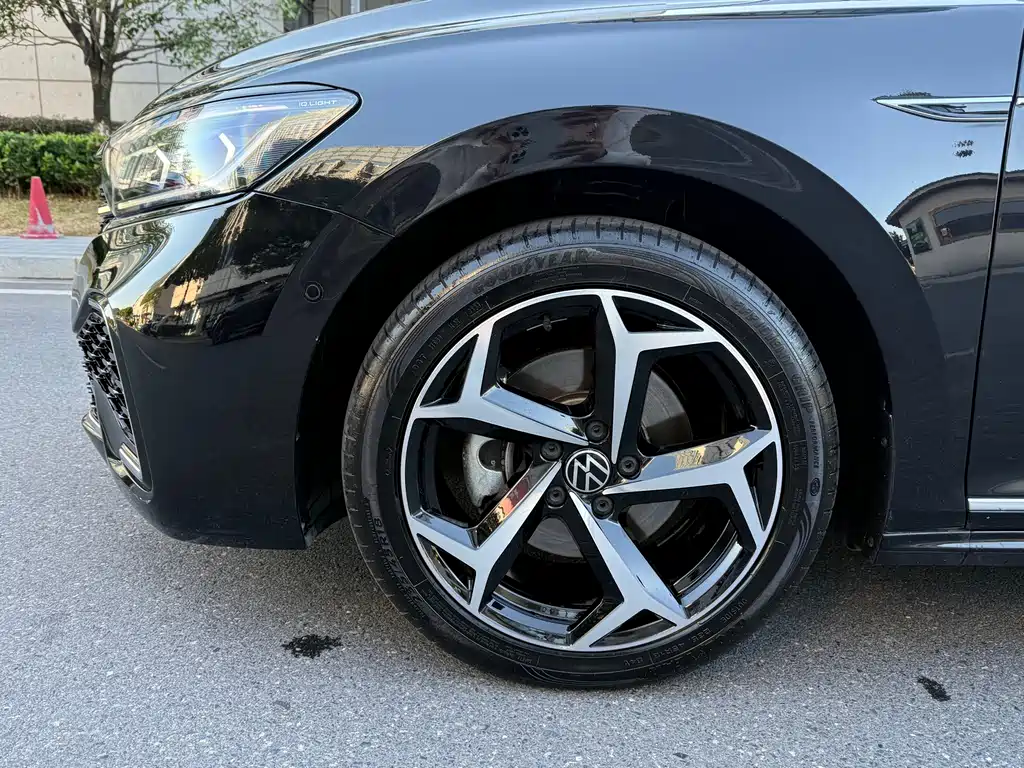 Volkswagen Passat — фото 17
