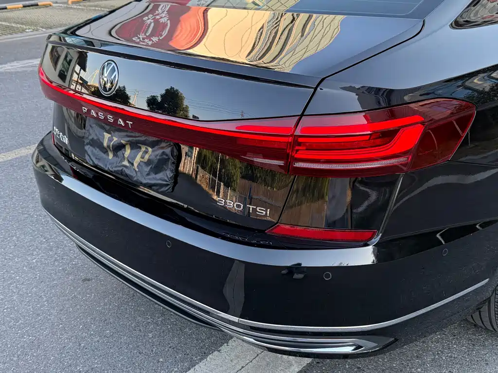 Volkswagen Passat — фото 19