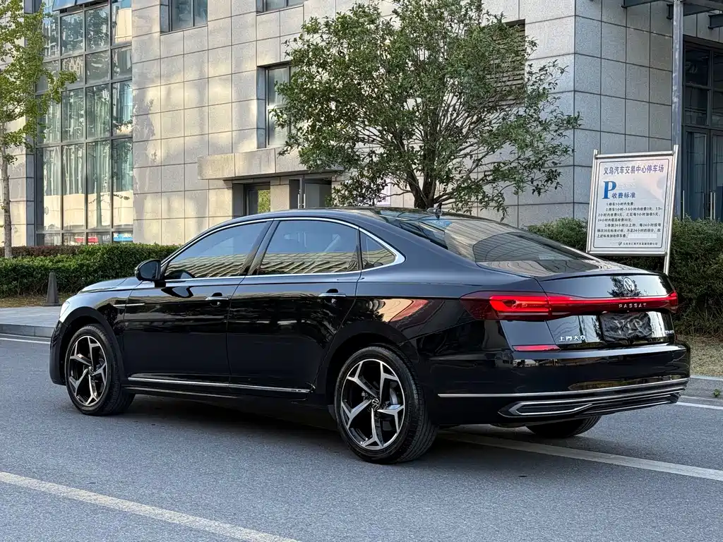 Volkswagen Passat — фото 6