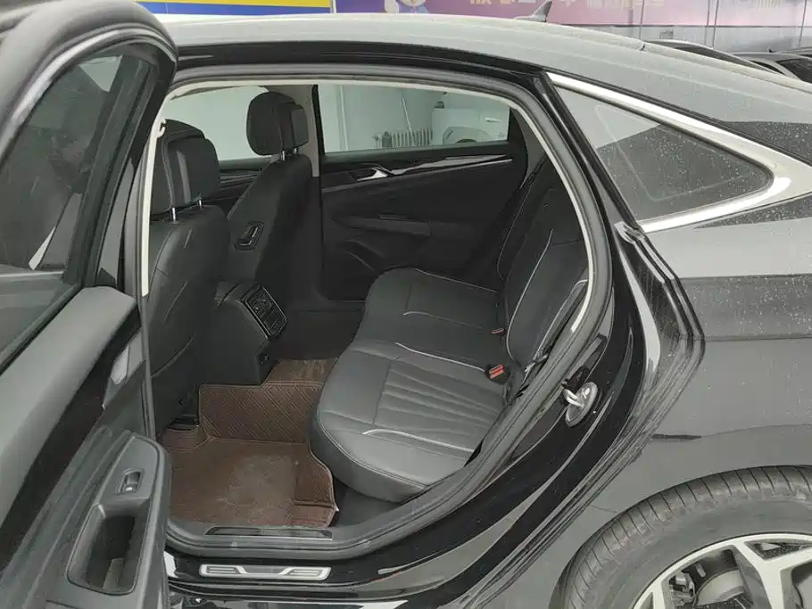 Volkswagen Passat — фото 11