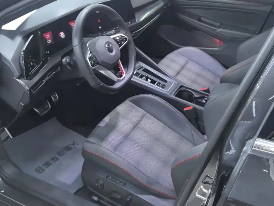 Volkswagen Golf GTI — фото 9