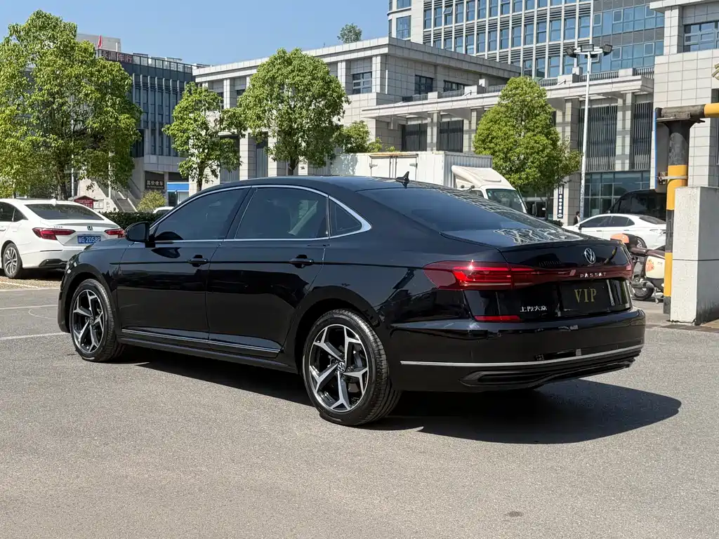 Volkswagen Passat — фото 11