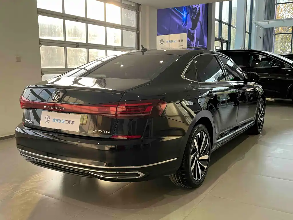 Volkswagen Passat — фото 13
