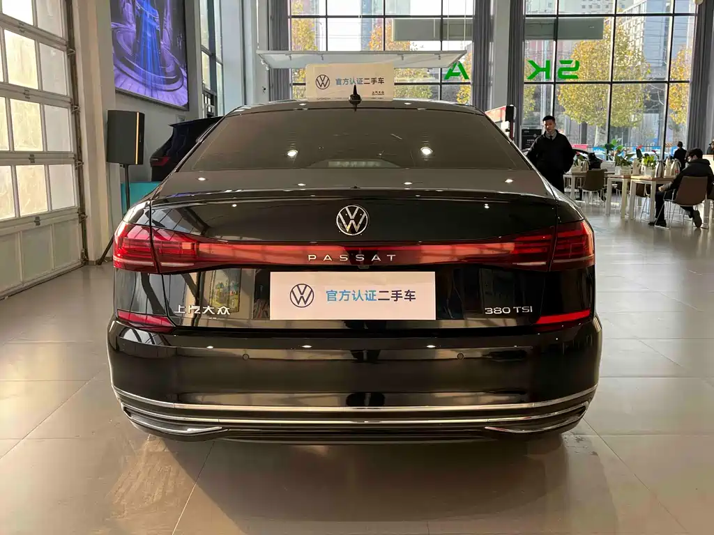 Volkswagen Passat — фото 14