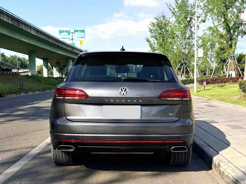 Volkswagen Touareg — фото 10
