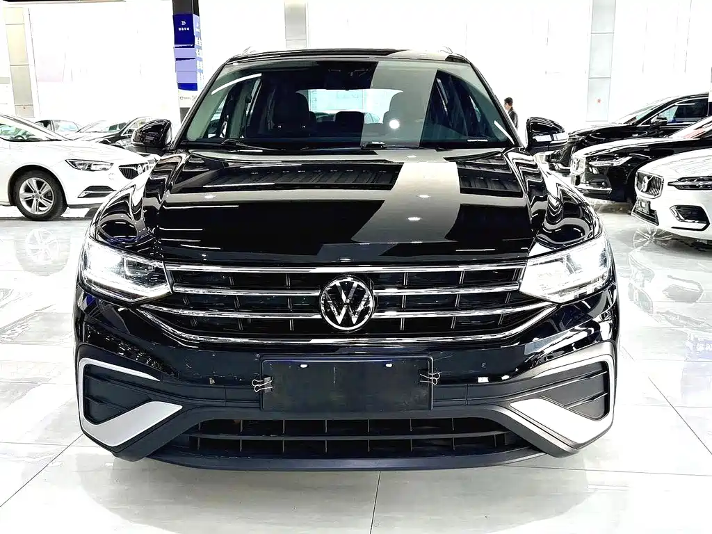 Volkswagen Tiguan L — фото 2