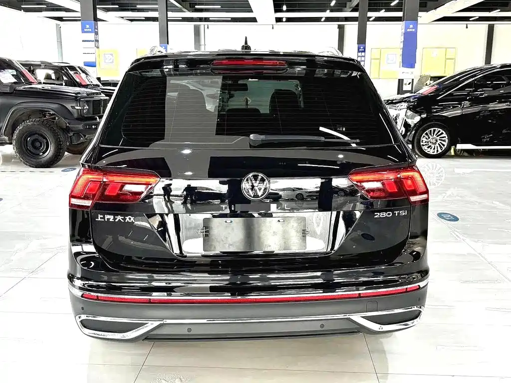 Volkswagen Tiguan L — фото 11