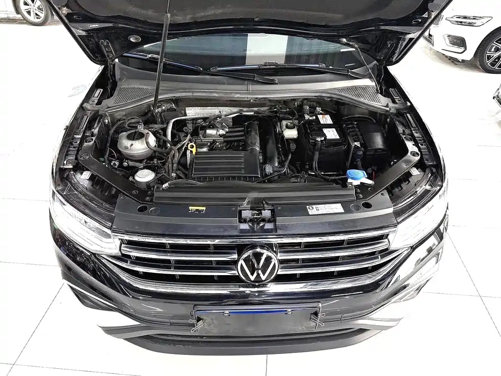 Volkswagen Tiguan L — фото 13