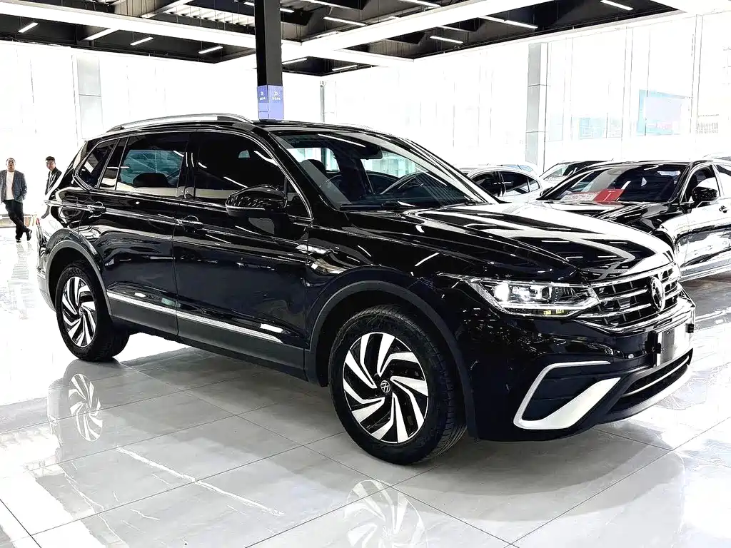 Volkswagen Tiguan L — фото 3