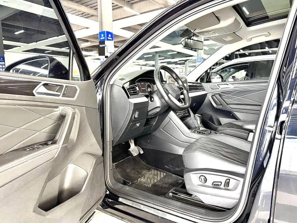 Volkswagen Tiguan L — фото 4