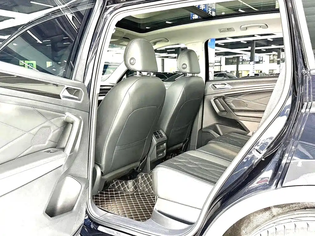 Volkswagen Tiguan L — фото 5