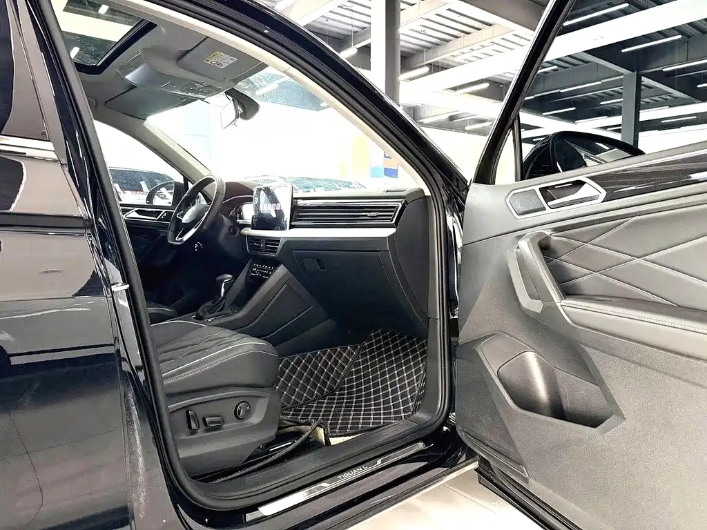 Volkswagen Tiguan L — фото 9