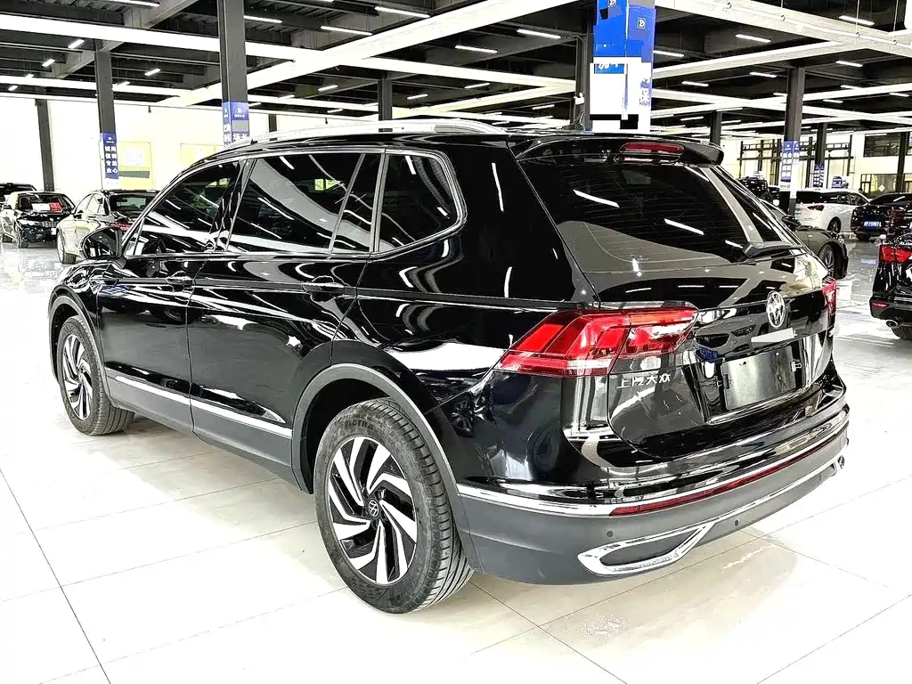 Volkswagen Tiguan L — фото 10