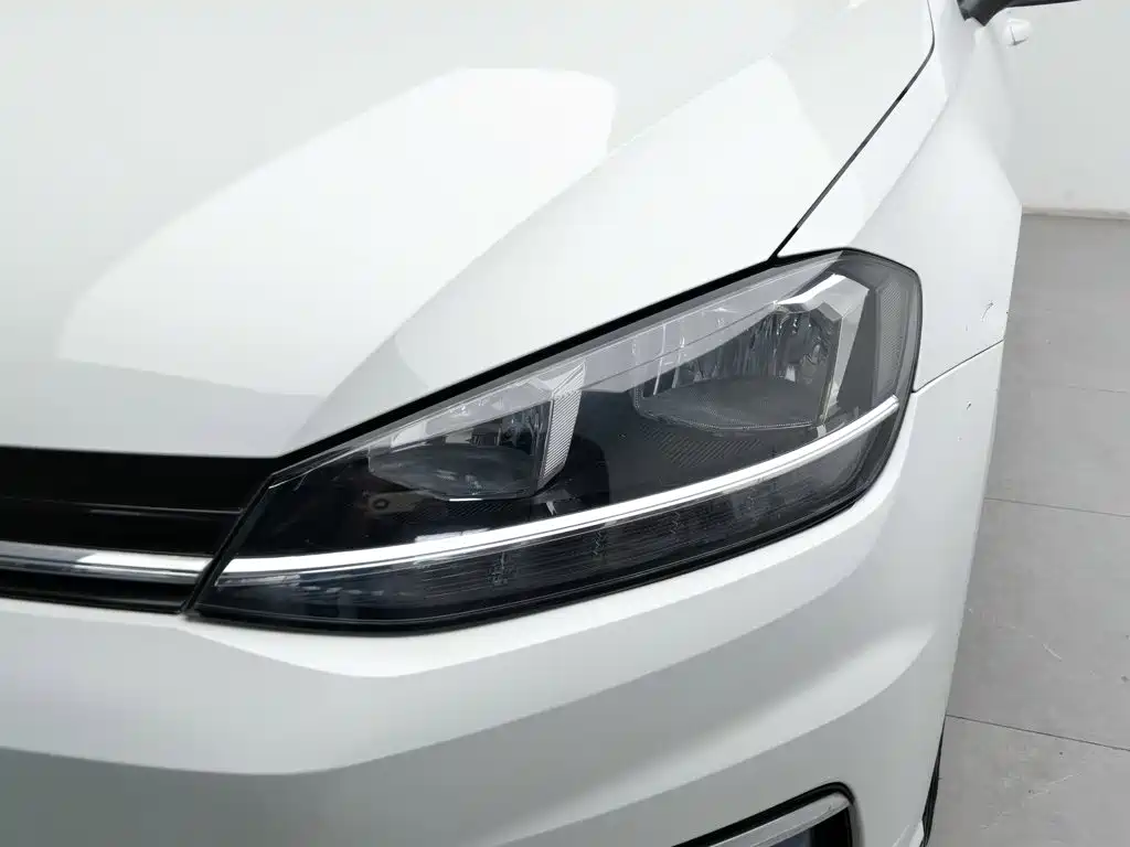 Volkswagen Golf — фото 7