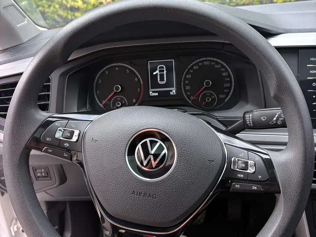 Volkswagen Polo — фото 17