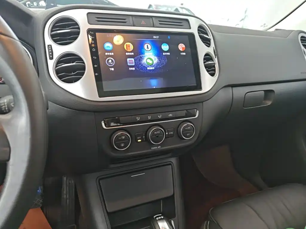 Volkswagen Tiguan — фото 13