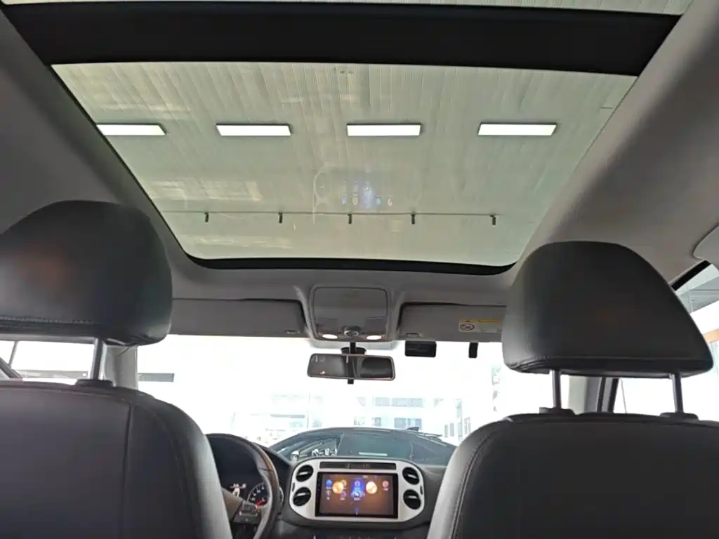 Volkswagen Tiguan — фото 18