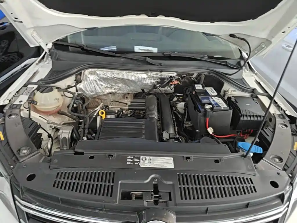 Volkswagen Tiguan — фото 20