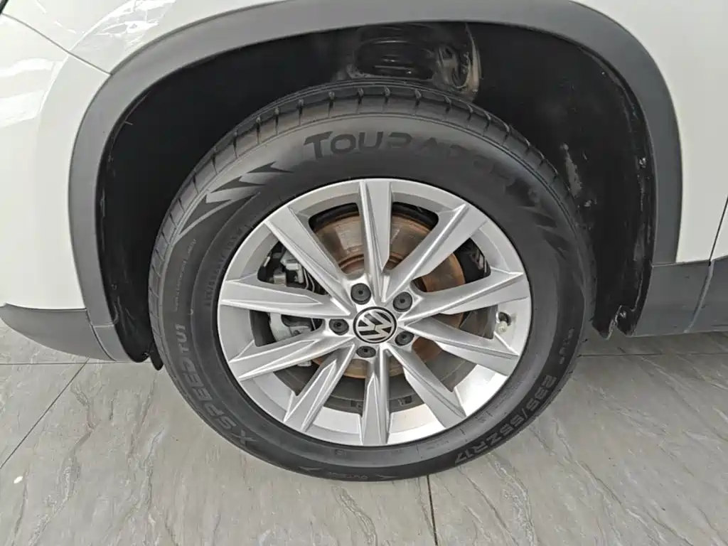 Volkswagen Tiguan — фото 23