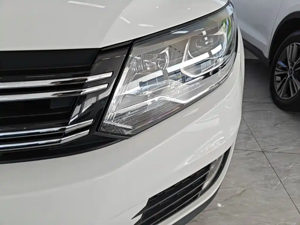 Volkswagen Tiguan — фото 24