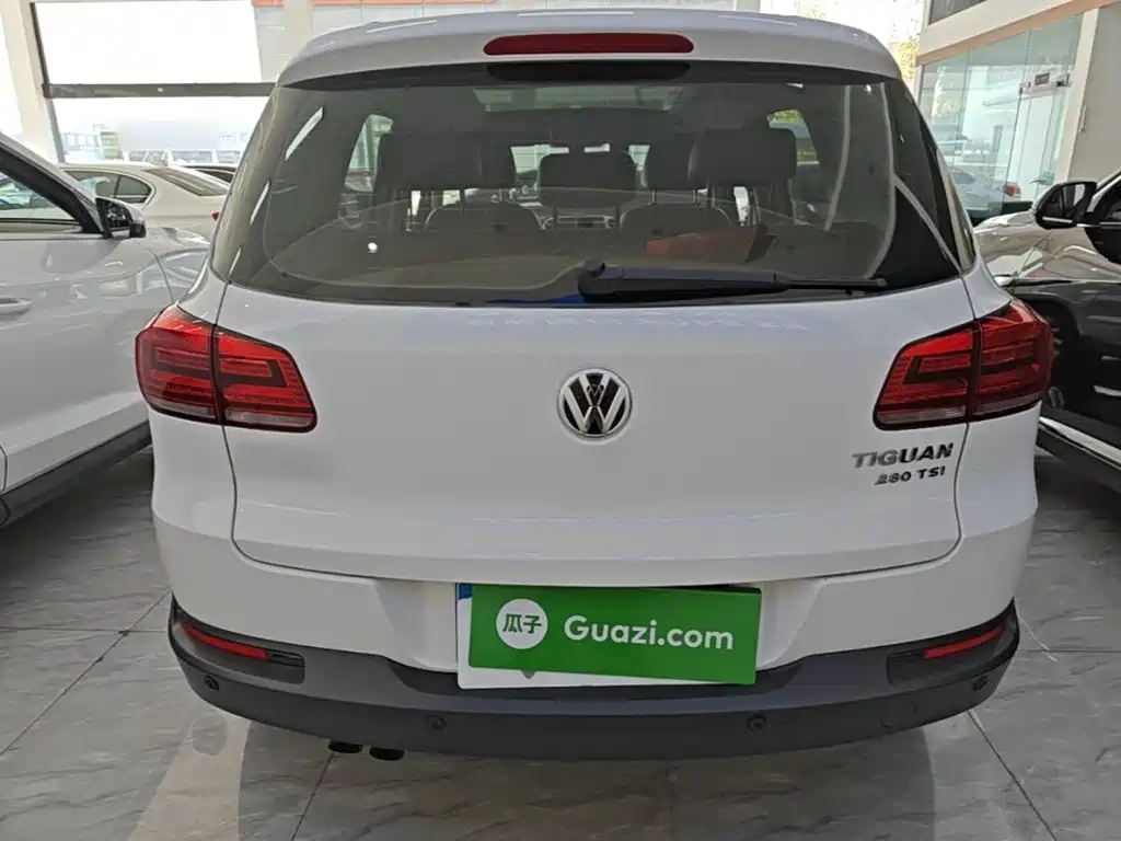 Volkswagen Tiguan — фото 6