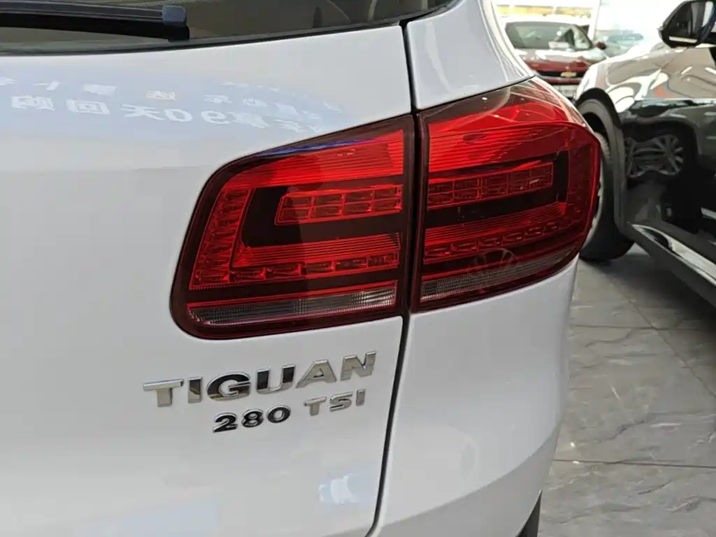 Volkswagen Tiguan — фото 8