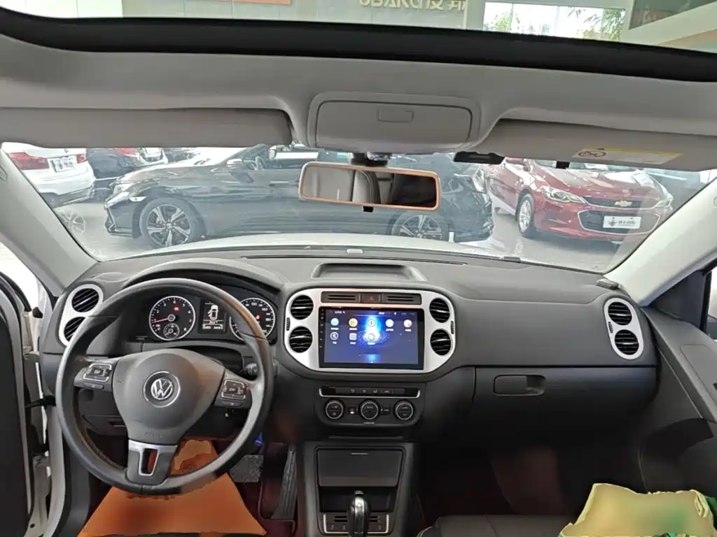 Volkswagen Tiguan — фото 10