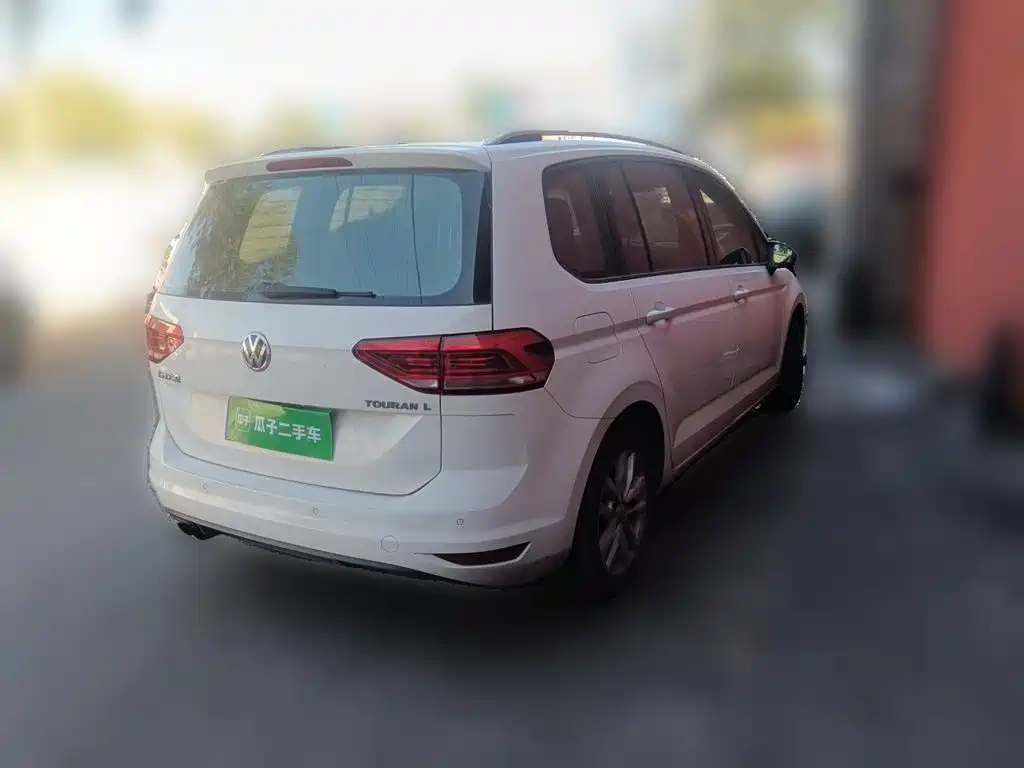Volkswagen Touran — фото 4