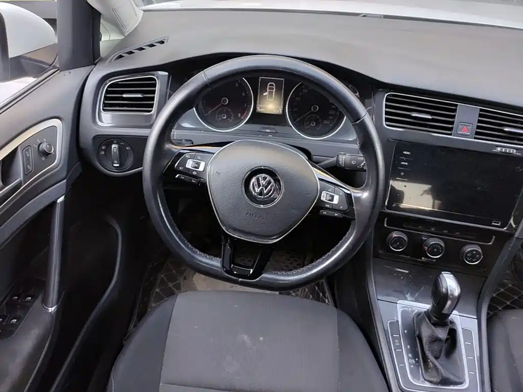 Volkswagen Golf — фото 11