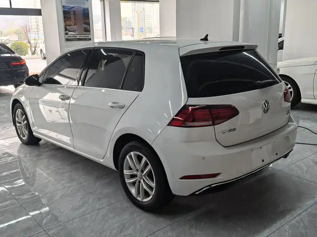 Volkswagen Golf — фото 5