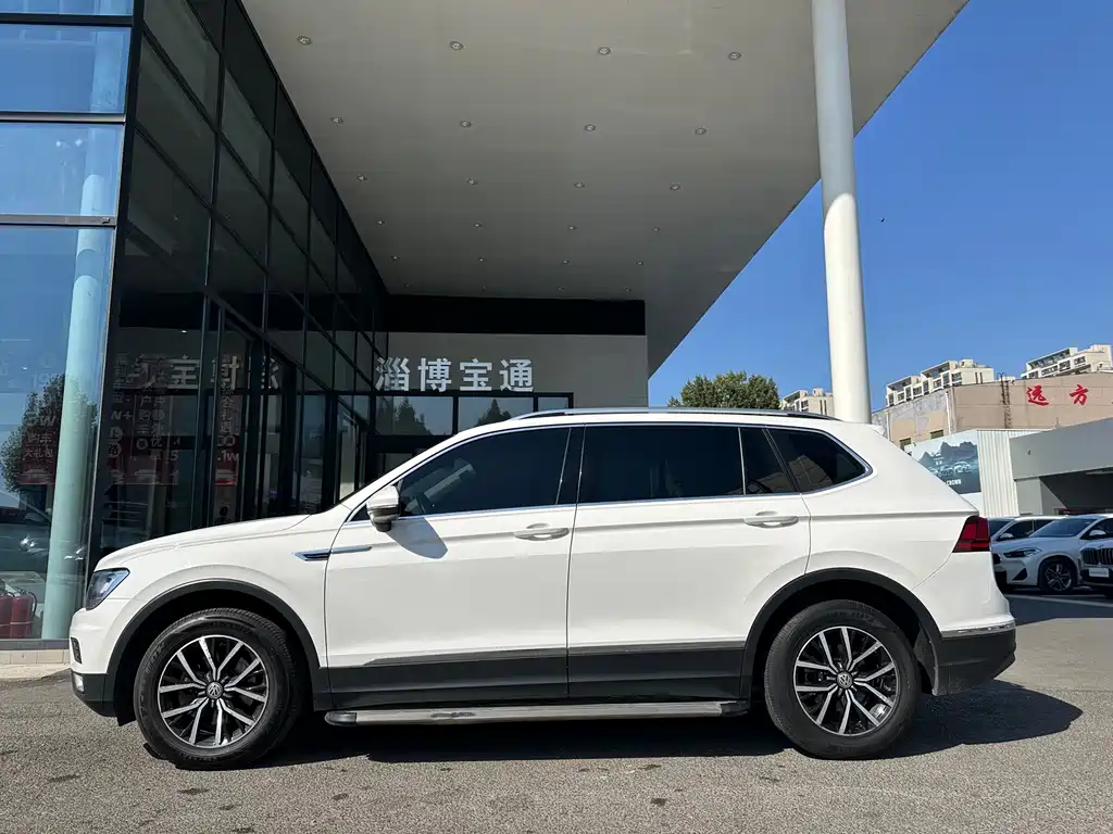 Volkswagen Tiguan L — фото 4
