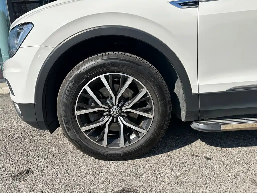Volkswagen Tiguan L — фото 5