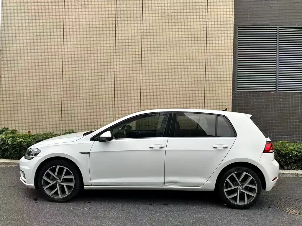 Volkswagen Golf — фото 13