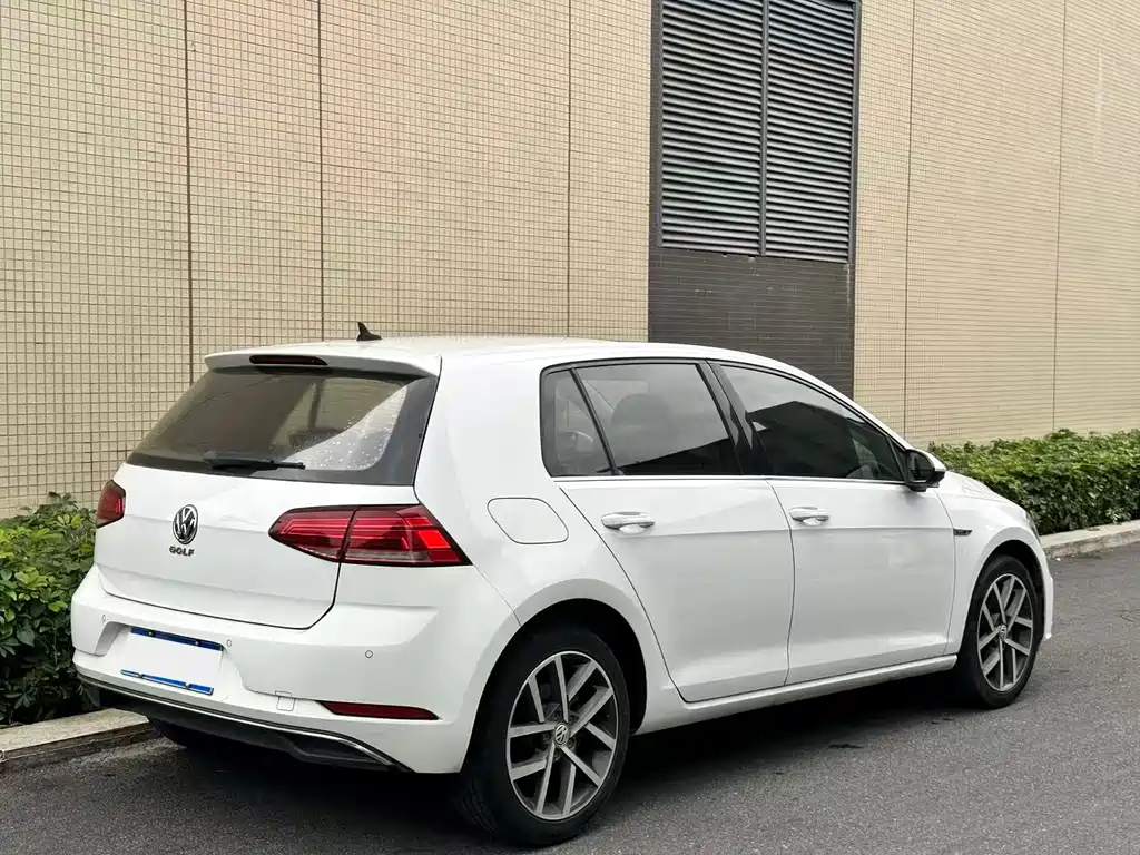 Volkswagen Golf — фото 6