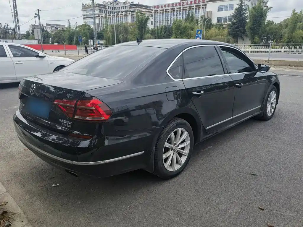 Volkswagen Passat — фото 6