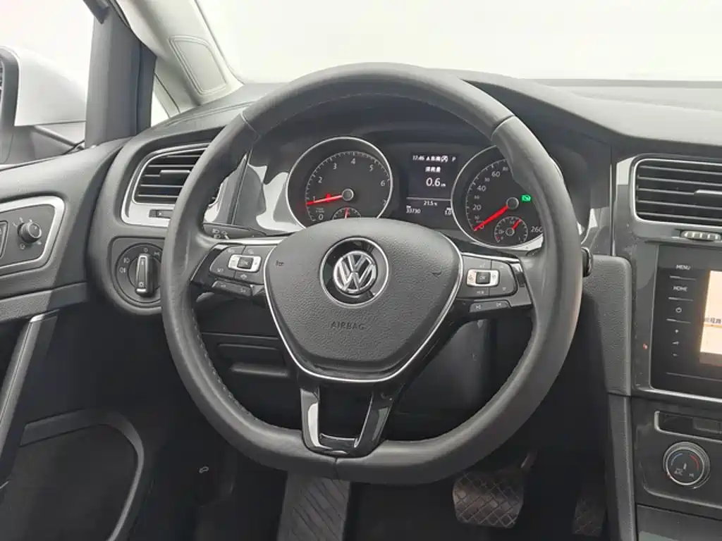 Volkswagen Golf — фото 9