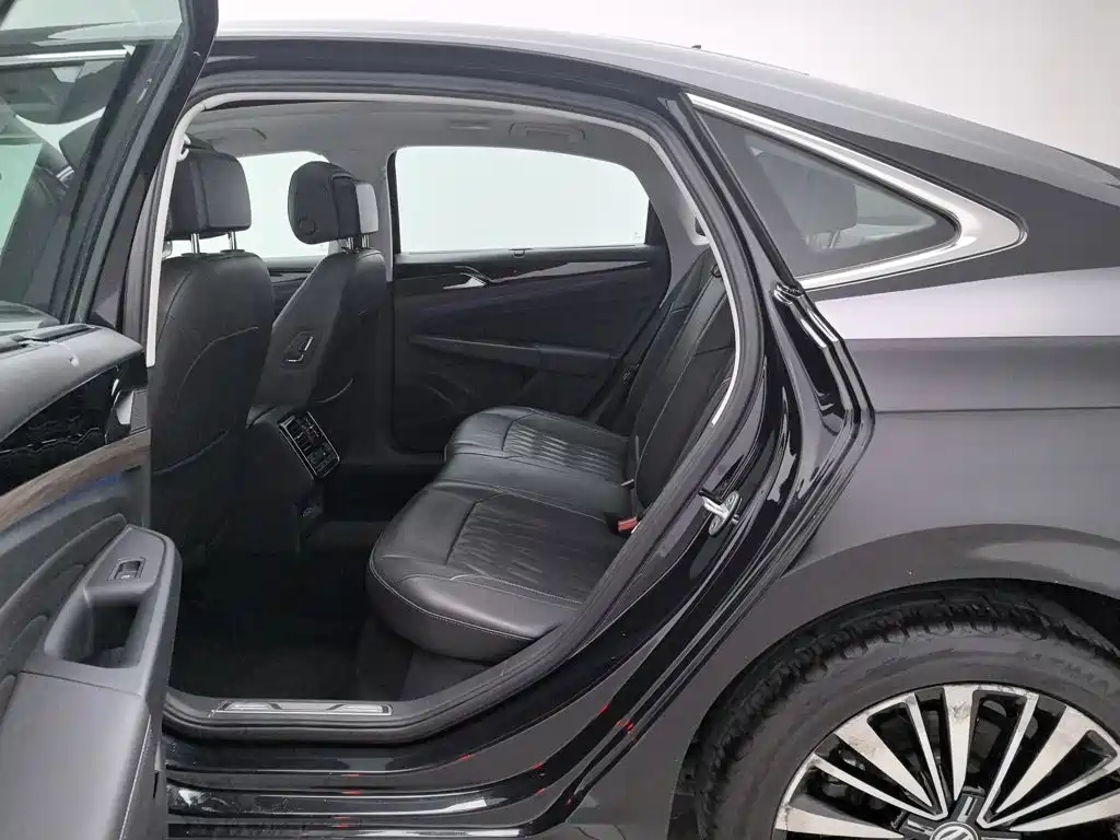 Volkswagen Passat — фото 15