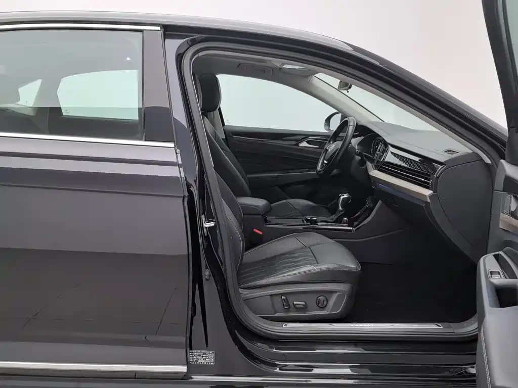 Volkswagen Passat — фото 23