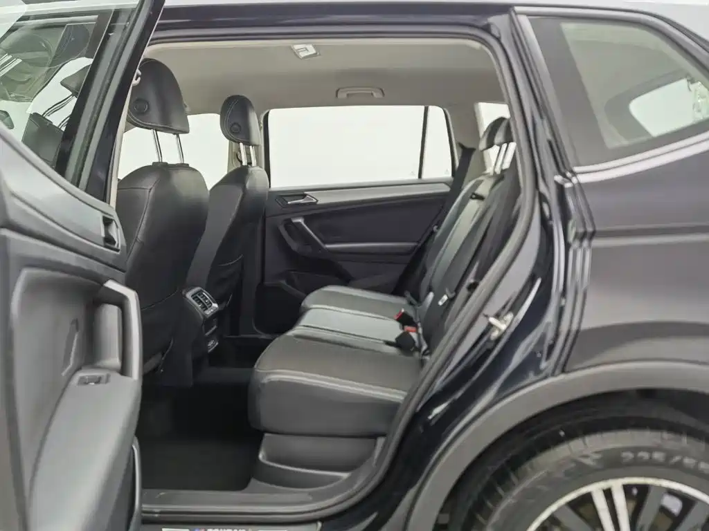 Volkswagen Tiguan L — фото 15