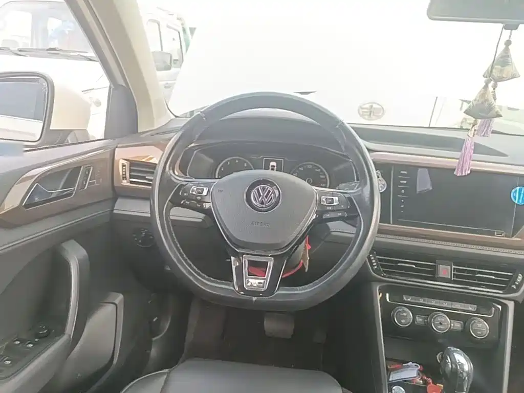 Volkswagen Tharu — фото 11