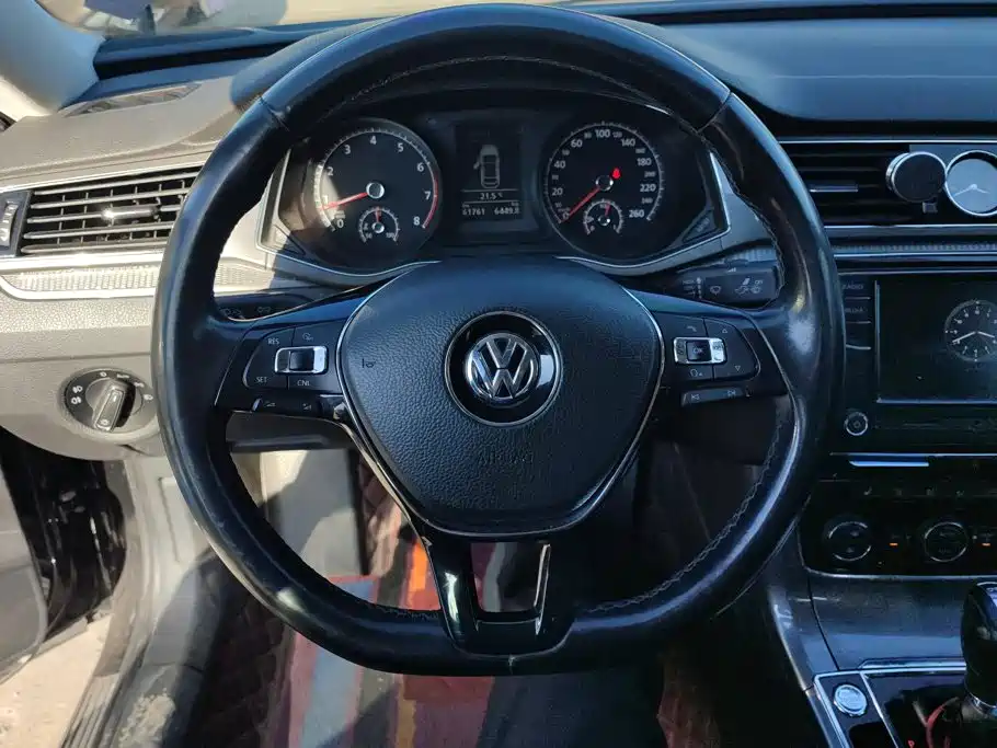 Volkswagen Passat — фото 15