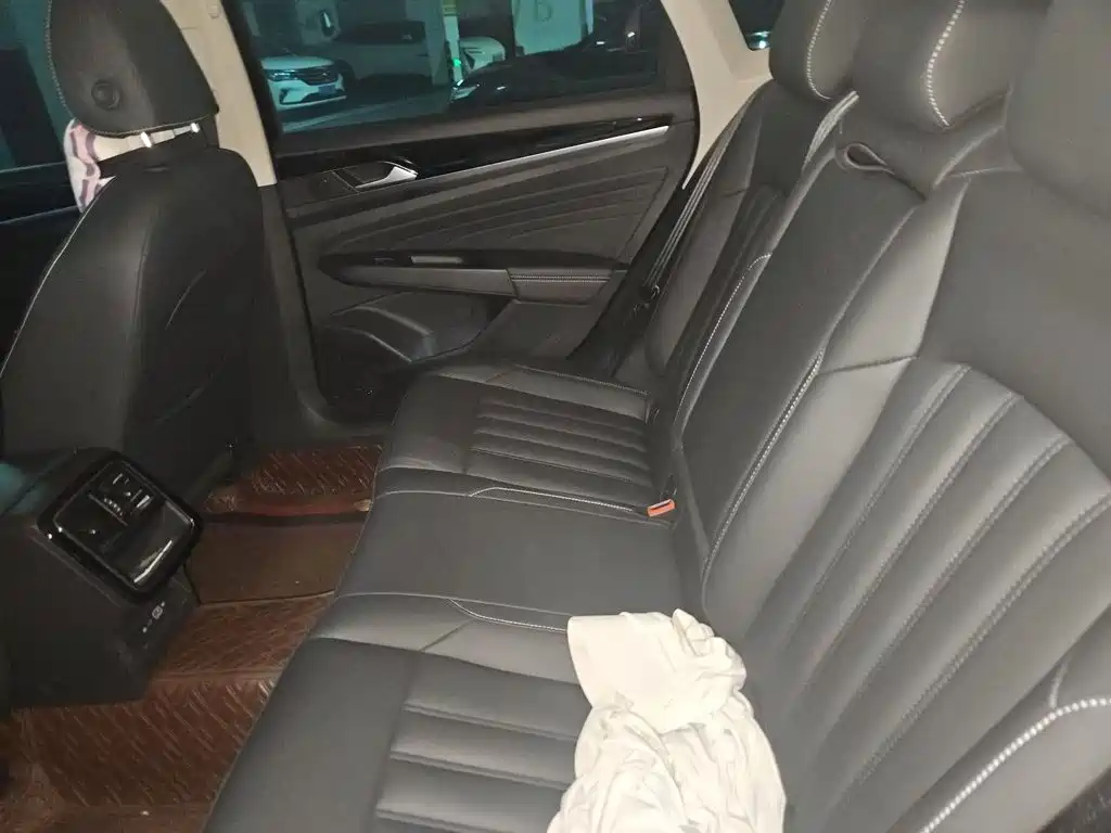 Volkswagen Passat — фото 18