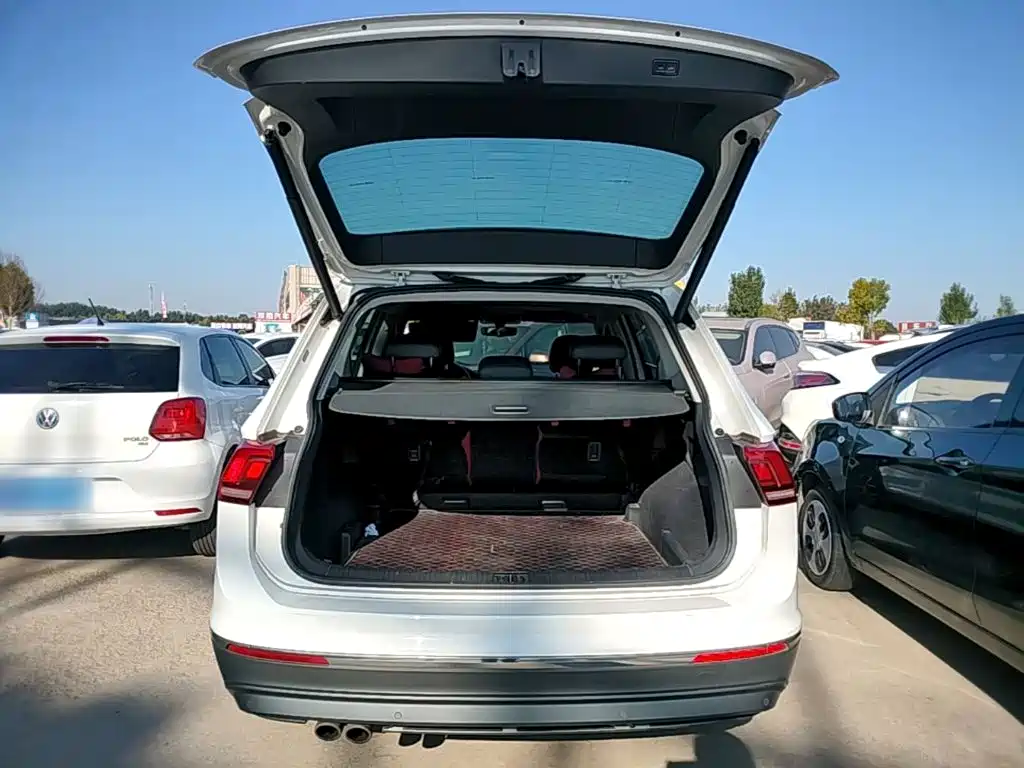 Volkswagen Tiguan L — фото 19
