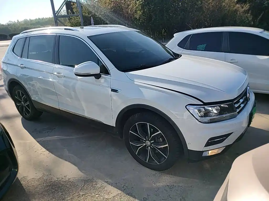 Volkswagen Tiguan L — фото 4