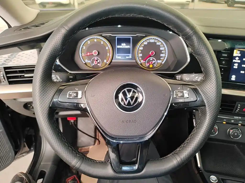 Volkswagen Passat — фото 11