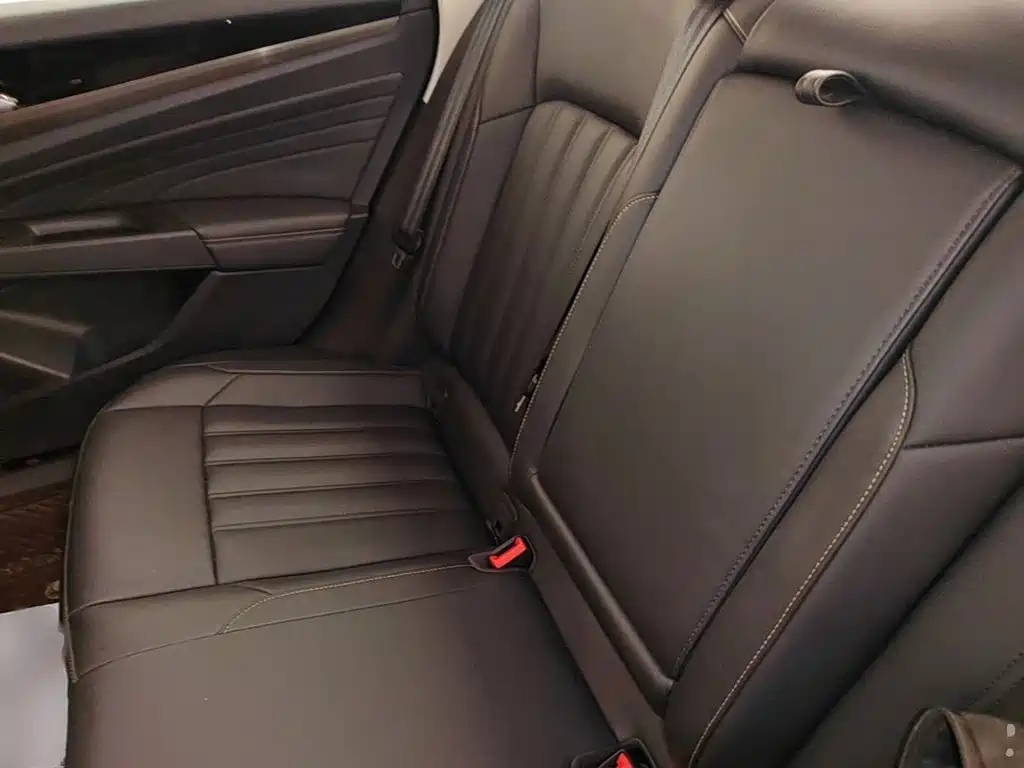 Volkswagen Passat — фото 17