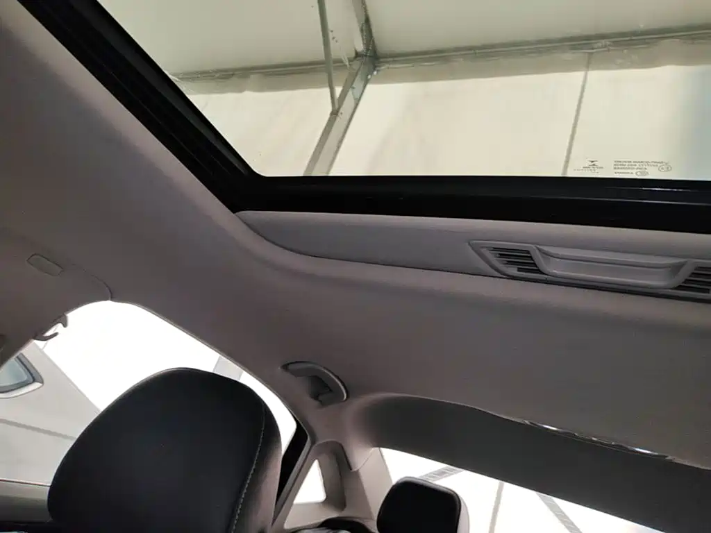 Volkswagen Passat — фото 18